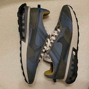 Nike sneakers 10.5 preday LX HASTA shoes